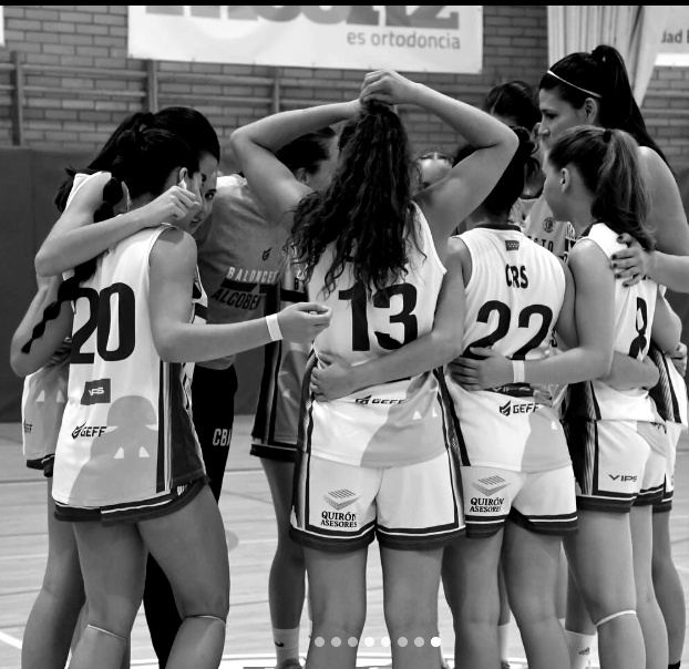 Piña del primer equipo femenino antes de un partido